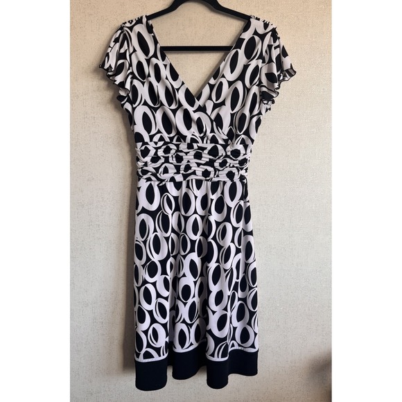 Studio I Dresses & Skirts - Studio I Elegant Old Money Black and White Patterned Midi Dress
